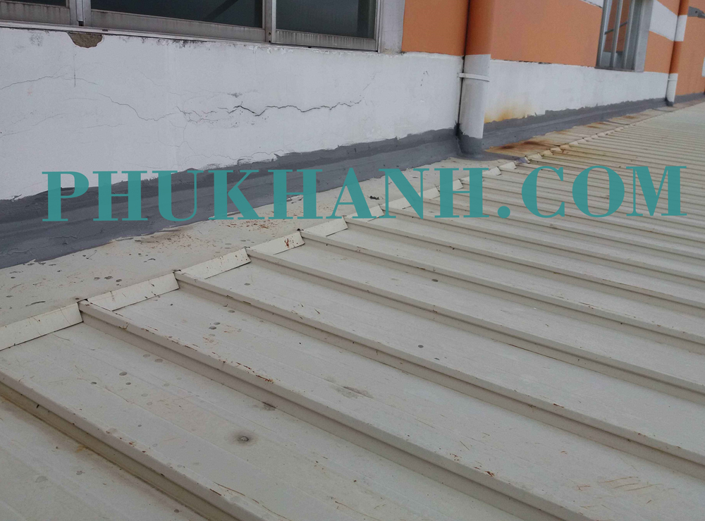 BẢO TRÌ CHỐNG DỘT MÁI TÔN, BONG TRÓC NỀN NHÀ XƯỞNG, NỨT NHÀ XƯỞNG, CHỐNG THẤM ... TẠI NHÀ KHO CÔNG TY MAPLETREE (KCN VSIP2).