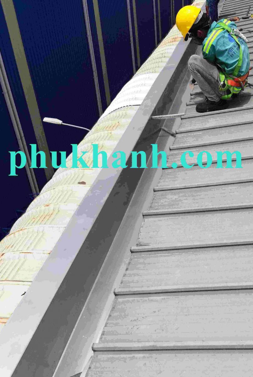 thi-cong-thay-the-mang-xoi-inox-304-nha-xuong-cong-ty-tnhh-schenker-viet-nam